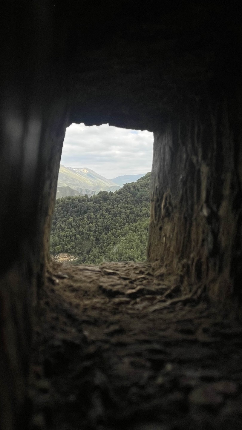 В Гамсутль - с человеком родом из знаменитого аула-призрака (Карина)