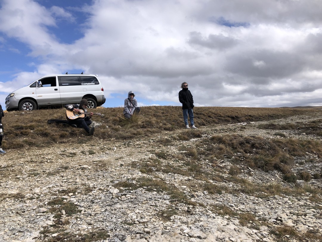 Поездка была впечатляющая, необычная, аутентичная, уютная, драйвовая, приключенческая. Маршрут впечатлил невероятными видами - табуны лошадей, стада