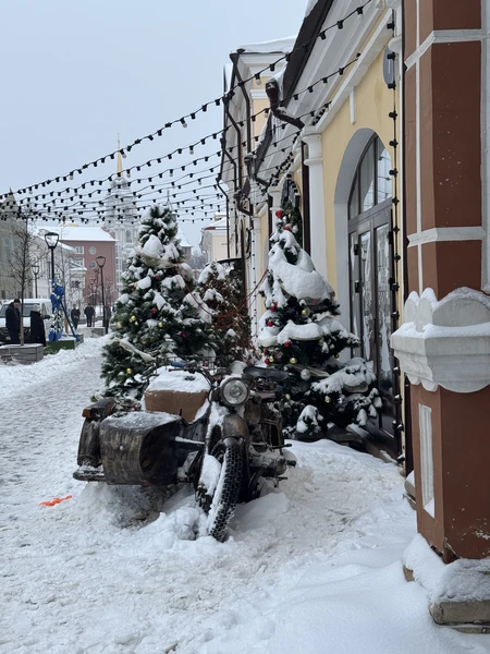 Экскурсию проводил Николай