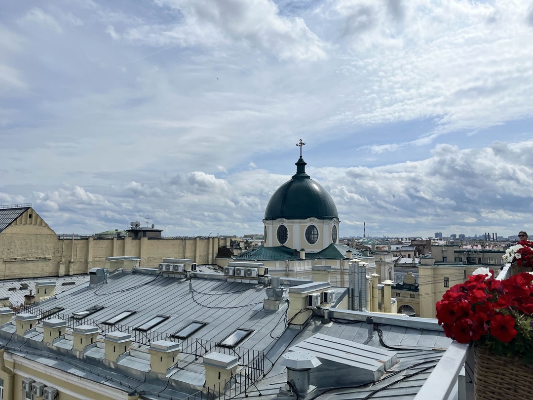 Понравилось, прогулялись, узнали занимательные факты о некоторых исторических постройках, подсмотрели за парадными и внутренними двориками, гид