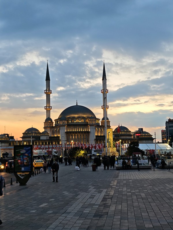 Пешком по космополитичному Бейоглу: от Таксима до Галатской башни