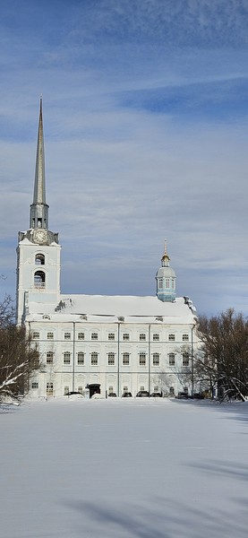 Экскурсионную программу проводил Руслан, очень профессиональный гид, отлично знающий свой город Ярославль, замечательный рассказчик с глубоким