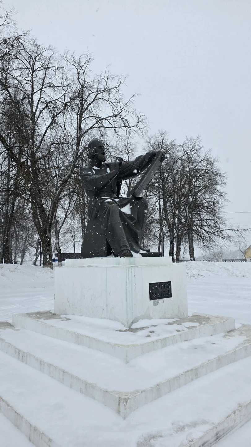 Нам очень повезло, что гидом у нас была Елена. Она грамотно продумала маршрут. На улице было