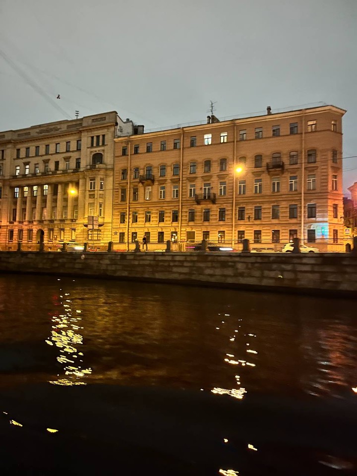 Водная экскурсия с аудиогидом на развод мостов (Юлия)