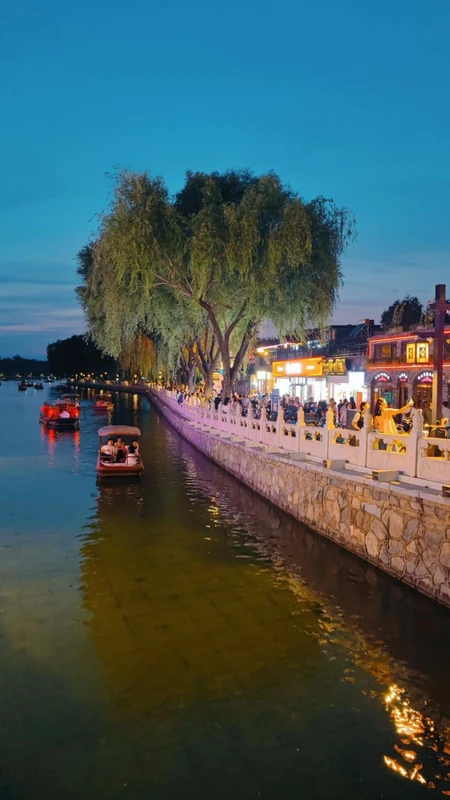 Ритм Пекина: от древних башен до улицы баров