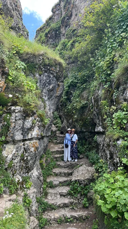 К плато Хунзах, водопадам Матлас и ущелью «Каменная чаша» - из Дербента