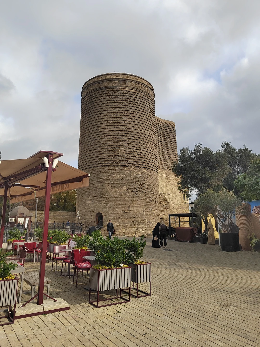 Спасибо прекрасной Сабине, за увлекательную экскурсию по старому Баку! С такой любовью она рассказывает про свой