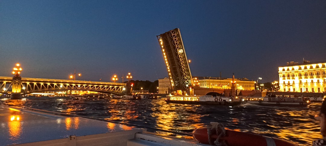 От Медного всадника до развода мостов - ночная прогулка на теплоходе (Елена)