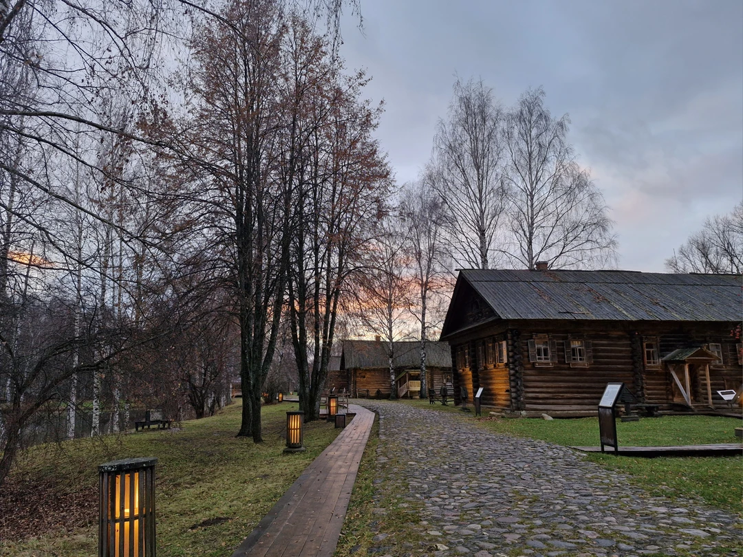 Великолепно! Час пролетел на одном дыхании. Открыли для себя много нового! Очень рады, что выбрали именно эту экскурсию!