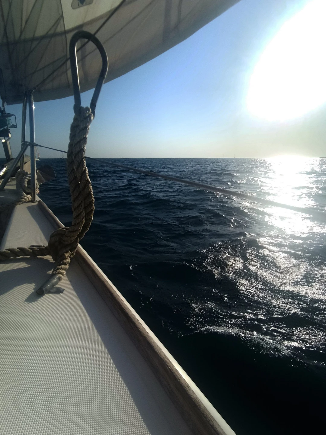 Всё прошло хорошо. Изначально думала, что будет пляж-пляж, но дикий пляж оказался скалой, в которой высечена