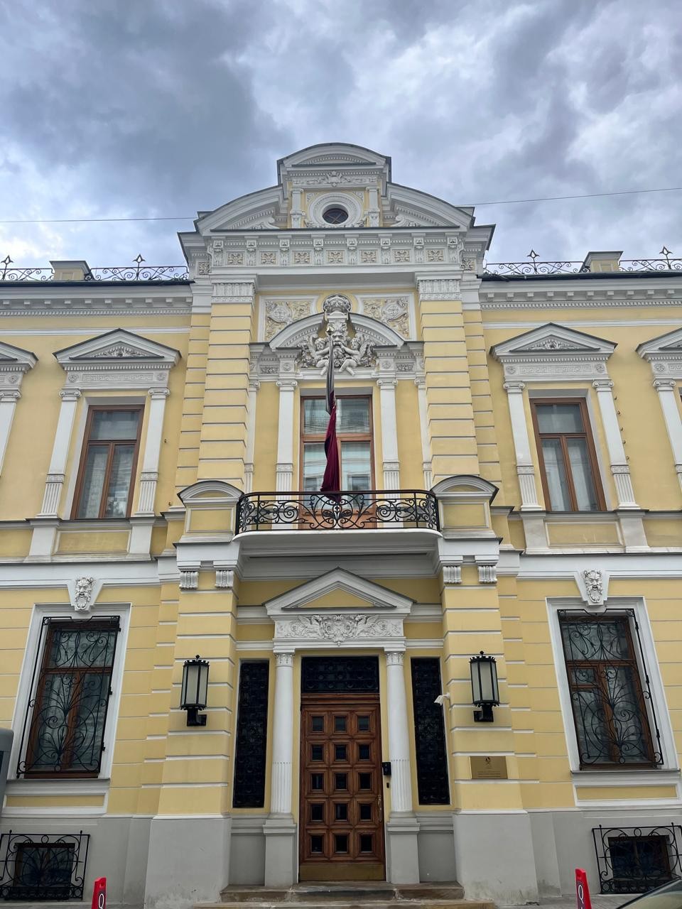Прекрасная экскурсия по центру Москвы. Немного углубились в переулке и увидели старинную Москву, узнали много нового