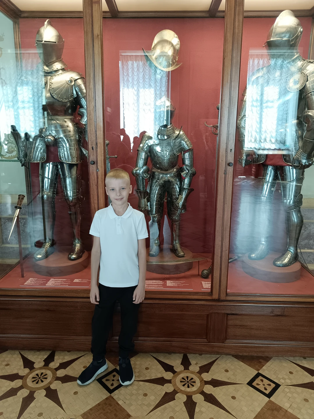 Посетили с внуком восьми лет Рыцарский зал. Всё очень понравилось - от самого начала движения по