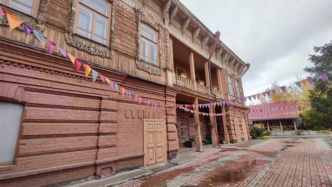 Отличный экскурсовод Светлана. Был в командировке в сентябре 2022 и освободился раньше планируемого, стал искать экскурсии