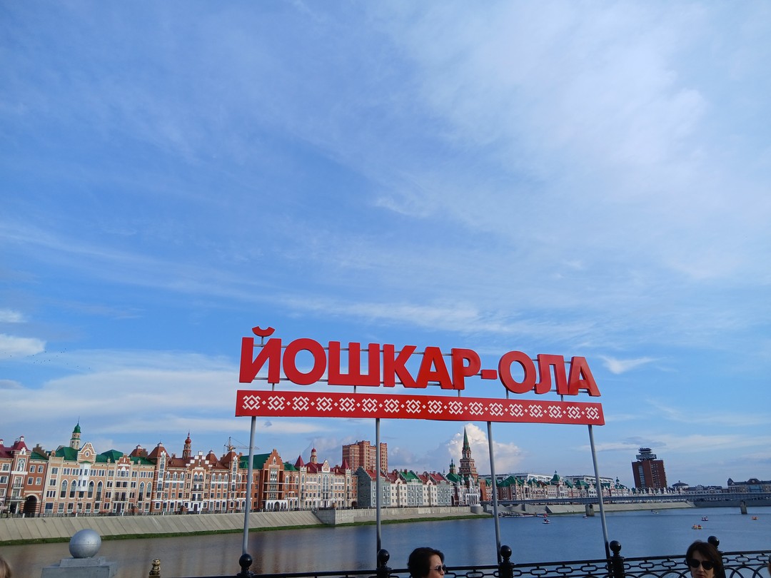 Экскурсовод Екатерина очень понравилась. Рассказывает очень интересно. На вопросы отвечает. Старается чтобы всем было комфортно. Много
