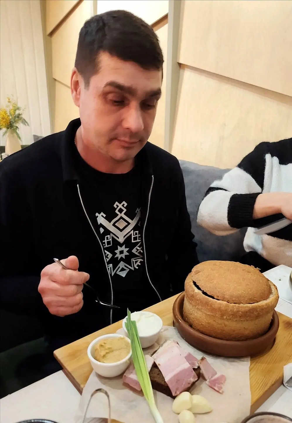 На выходные в марте решили посетить Карелию. Поезд прямой из Москвы в Петрозаводск. Так как только