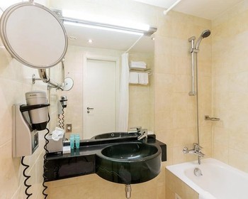 Фото отзыва 3: авторский тур "Семейный тур в Москву: прогулка с фонарщиком, детективная экскурсия и «Мосфильм»"