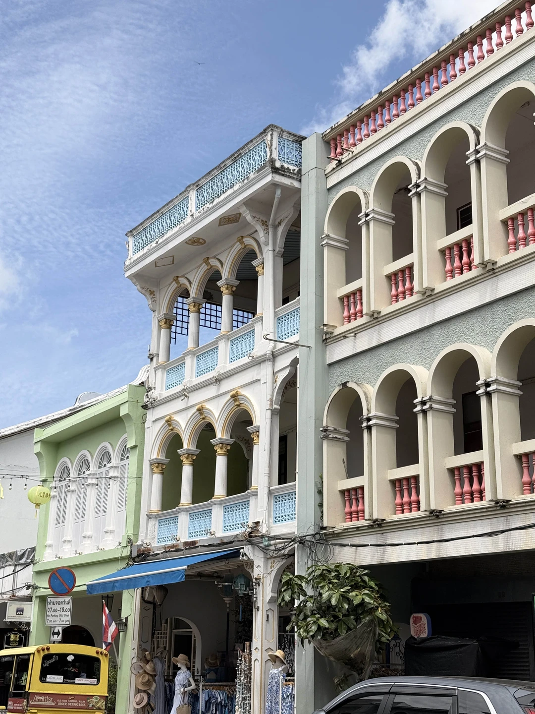 Экскурсия очень интересная, проехали по всем местам по программе и не только! Приятно быть там, где нет толп туристов и наслаждаться красивыми видами