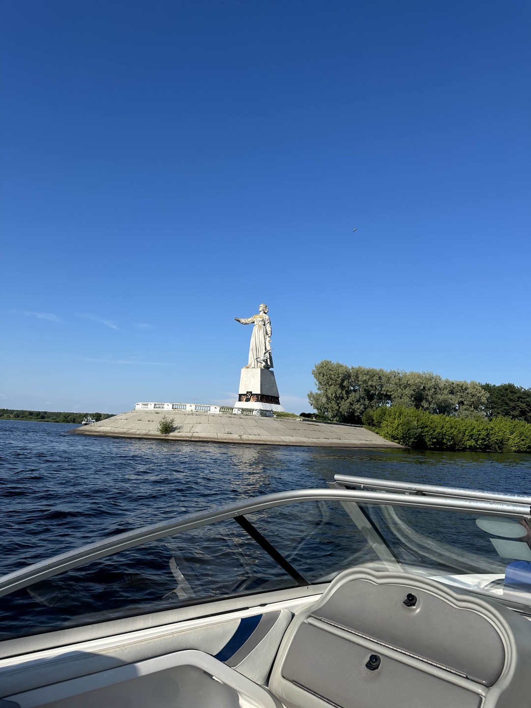 Исследуем Рыбинское водохранилище: прогулка на катере (Анна)