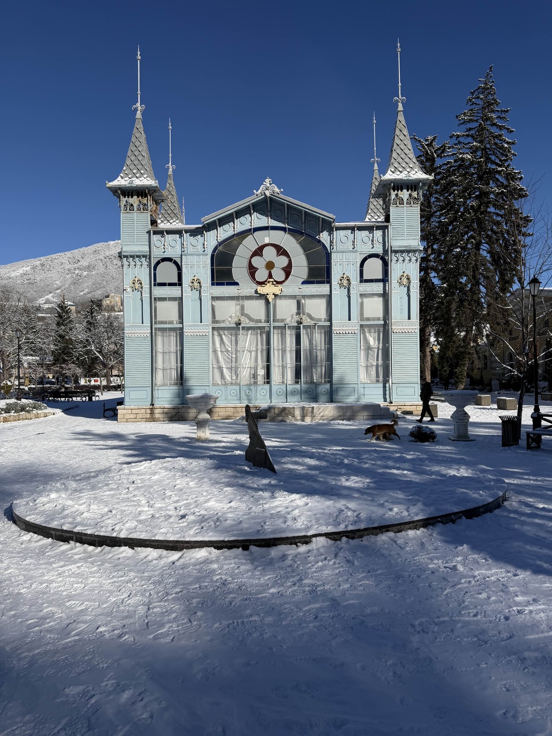 Очень вдохновляющая экскурсия, нас было 7 человек, в том числе подросток) окунает в Пятигорск прошлых лет,