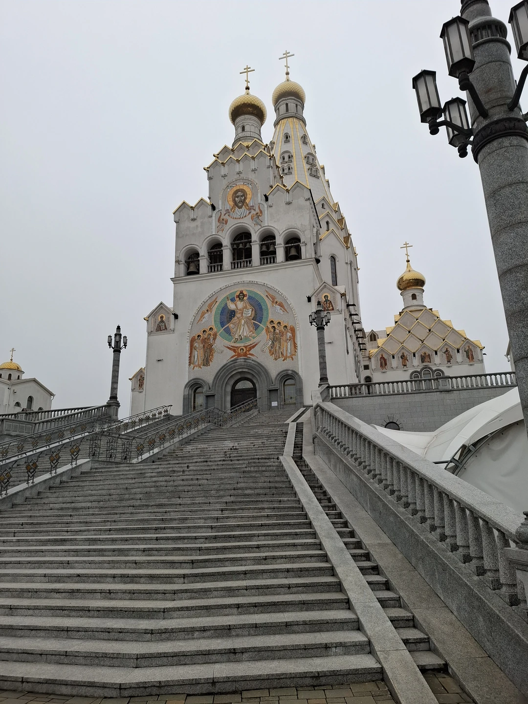 Елена потрясающий экскурсовод и аккуратный водитель. Были с друзьями на экскурсии в Минске