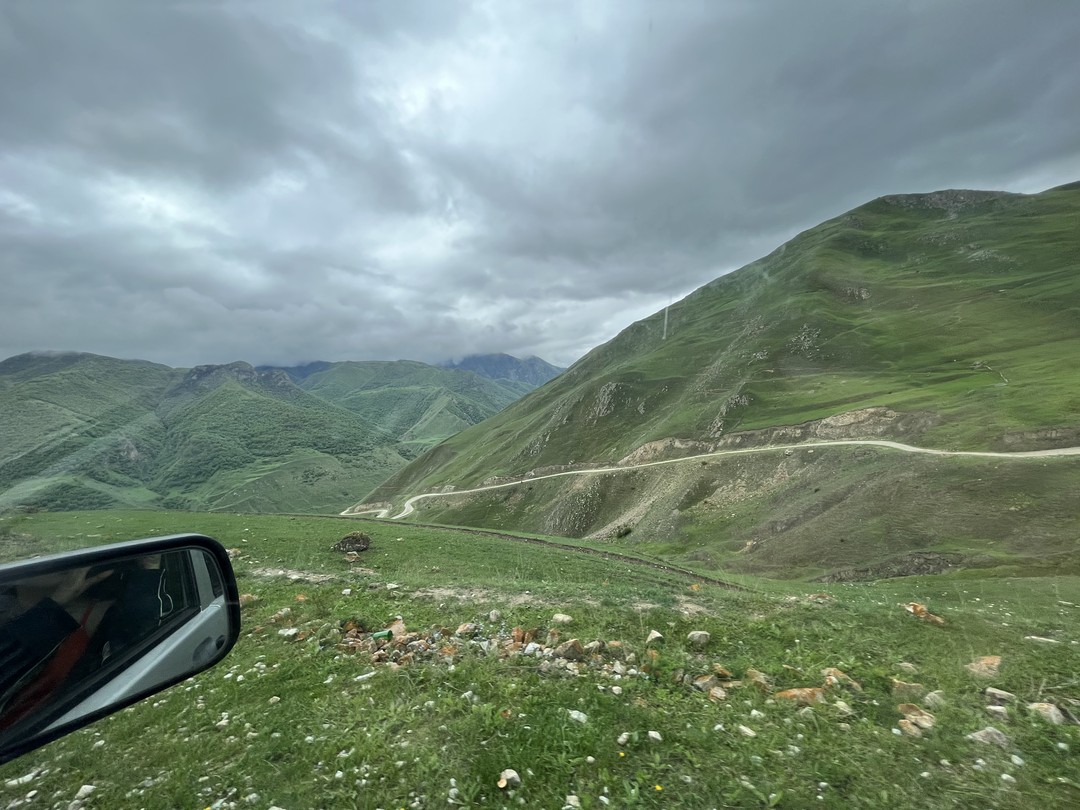 Благодарим за потрясающую экскурсионную поездку! У Михаила многолетний опыт работы и он очень конструктивно, содержательно рассказывал