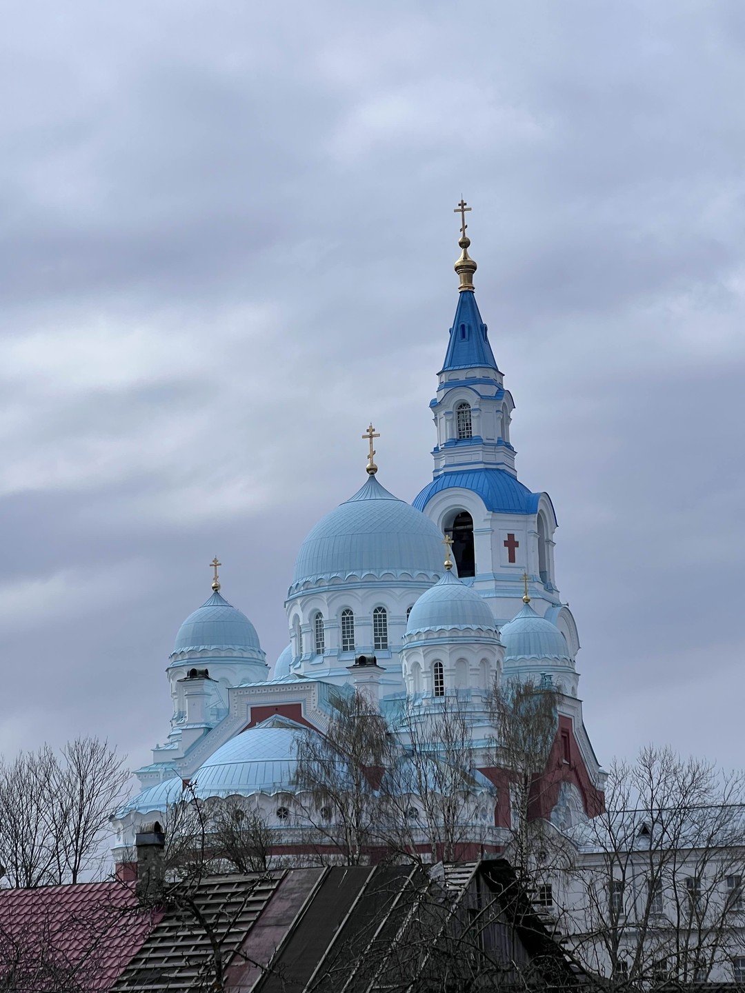 Назвать это экскурсией сложно, но Евгений оказался опытным капитаном, приятным собеседником и внимательным организатором. Вся поездка