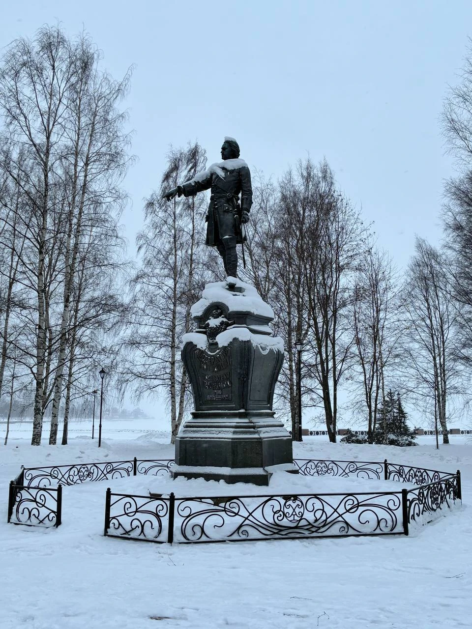 у нас гидом был Артём, прекрасный молодой человек, который знает и любит свое дело. адаптировали день
