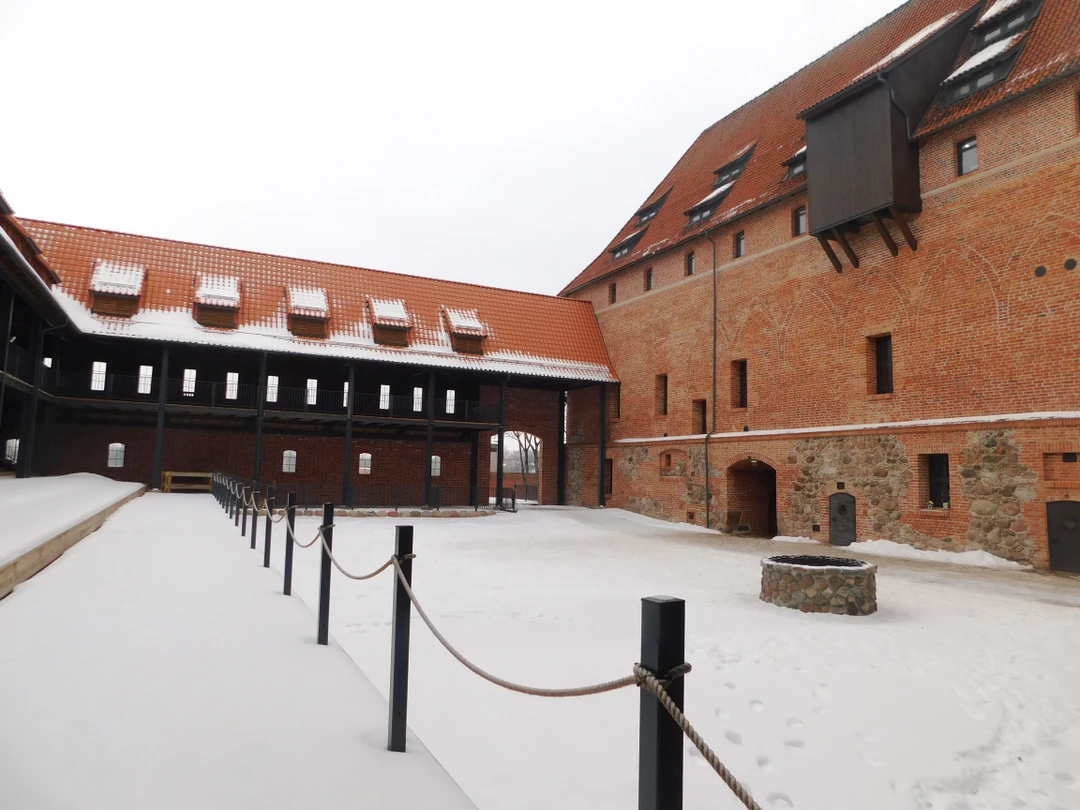 Сергей коммуникабелен и компетентен. Интересный рассказчик. Вся экскурсия прошла на одном дыхании. Рекомендую всем