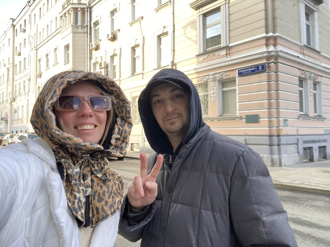 Великолепные знания в области архитектуры и градостроительства, креативный подход к проведению экскурсий. Рекомендую