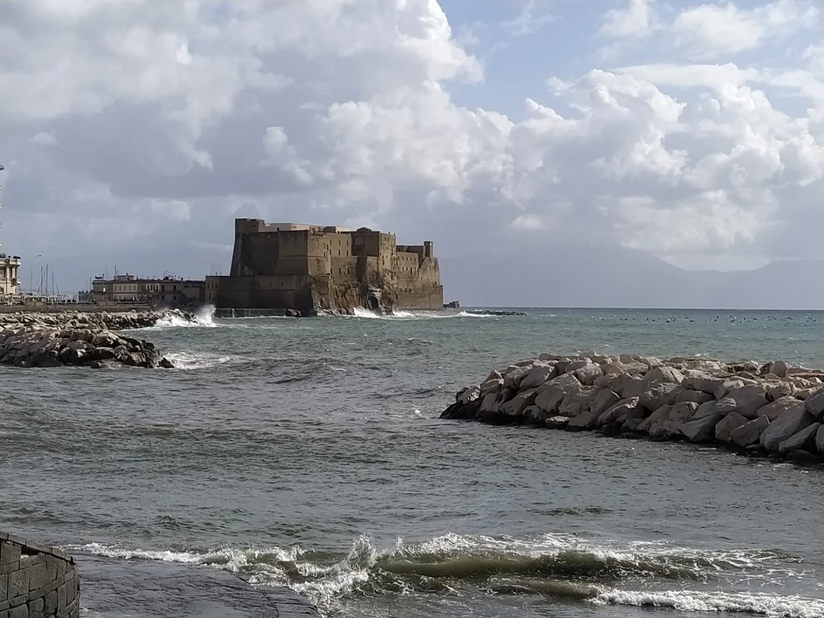 Замки Неаполя: от замка Яйца до замка Святого Эльма