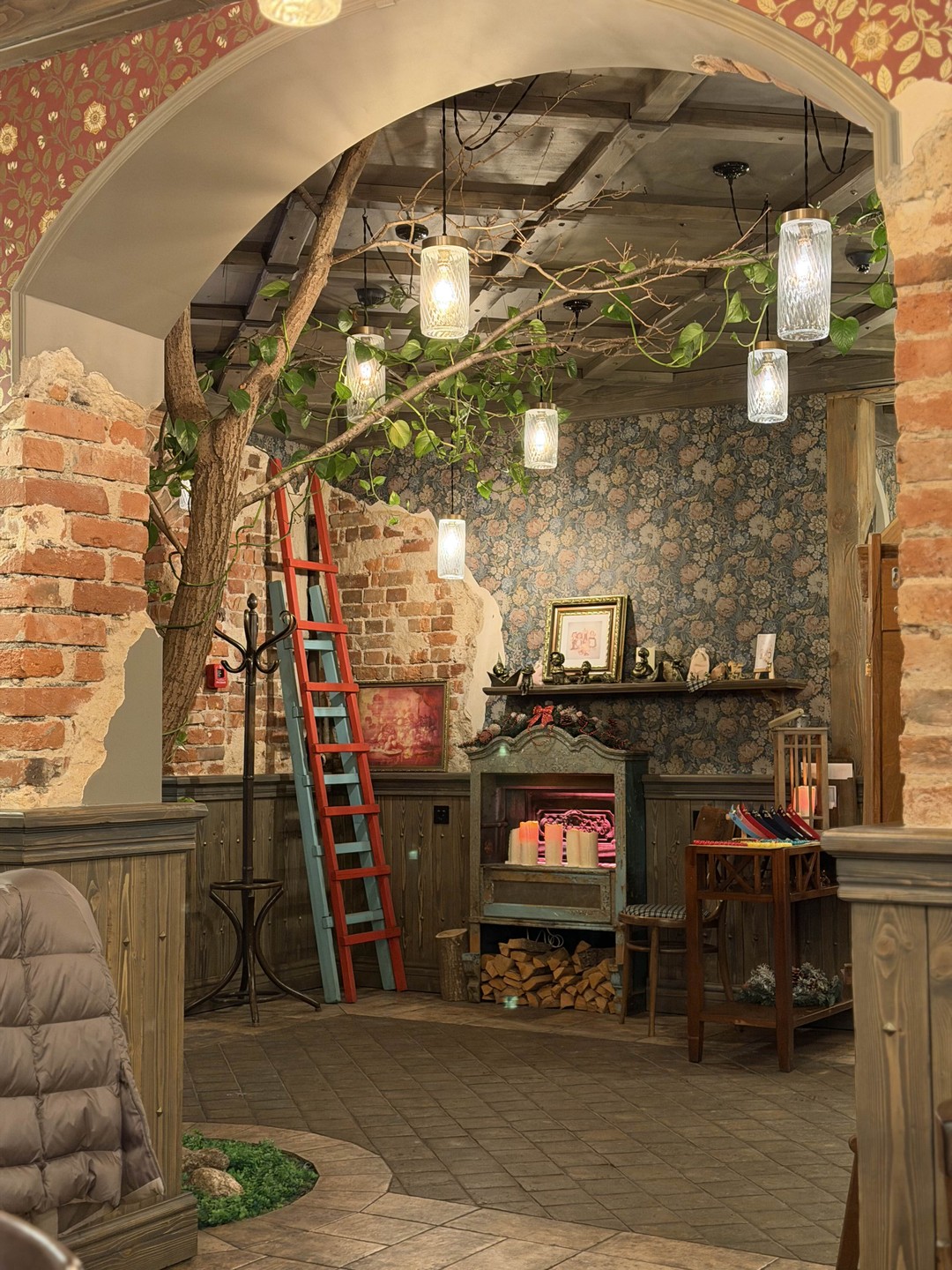 Благодарим от всей души за чудесную экскурсию! Интересный маршрут, много фактов. Приятно провели время и узнали