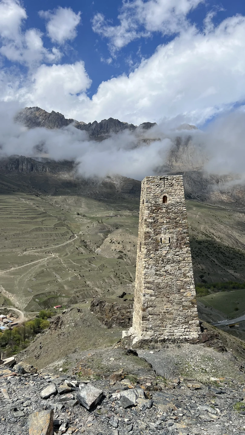 Георгий чудесный гид! Ведёт повествование интересно, адекватно публике. Приятный бонус от Георгия: профессиональные фото и видеосъёмка!