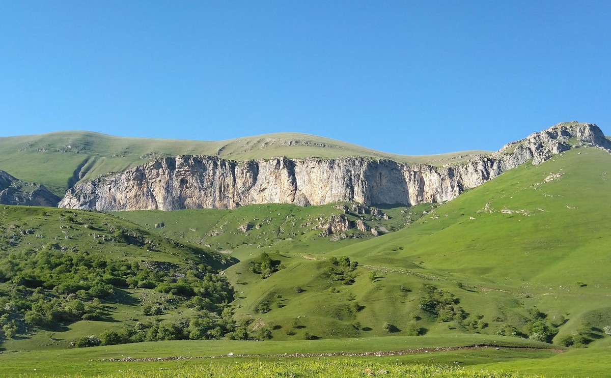 Фото Белые скалы Сарцапата: треккинг в горы