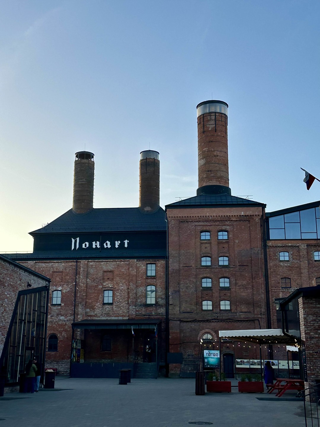 Хотелось посмотреть на Калининград нетипичный и нетуристический. Выбрали экскурсию в Балтрайон и это была заключительная яркая