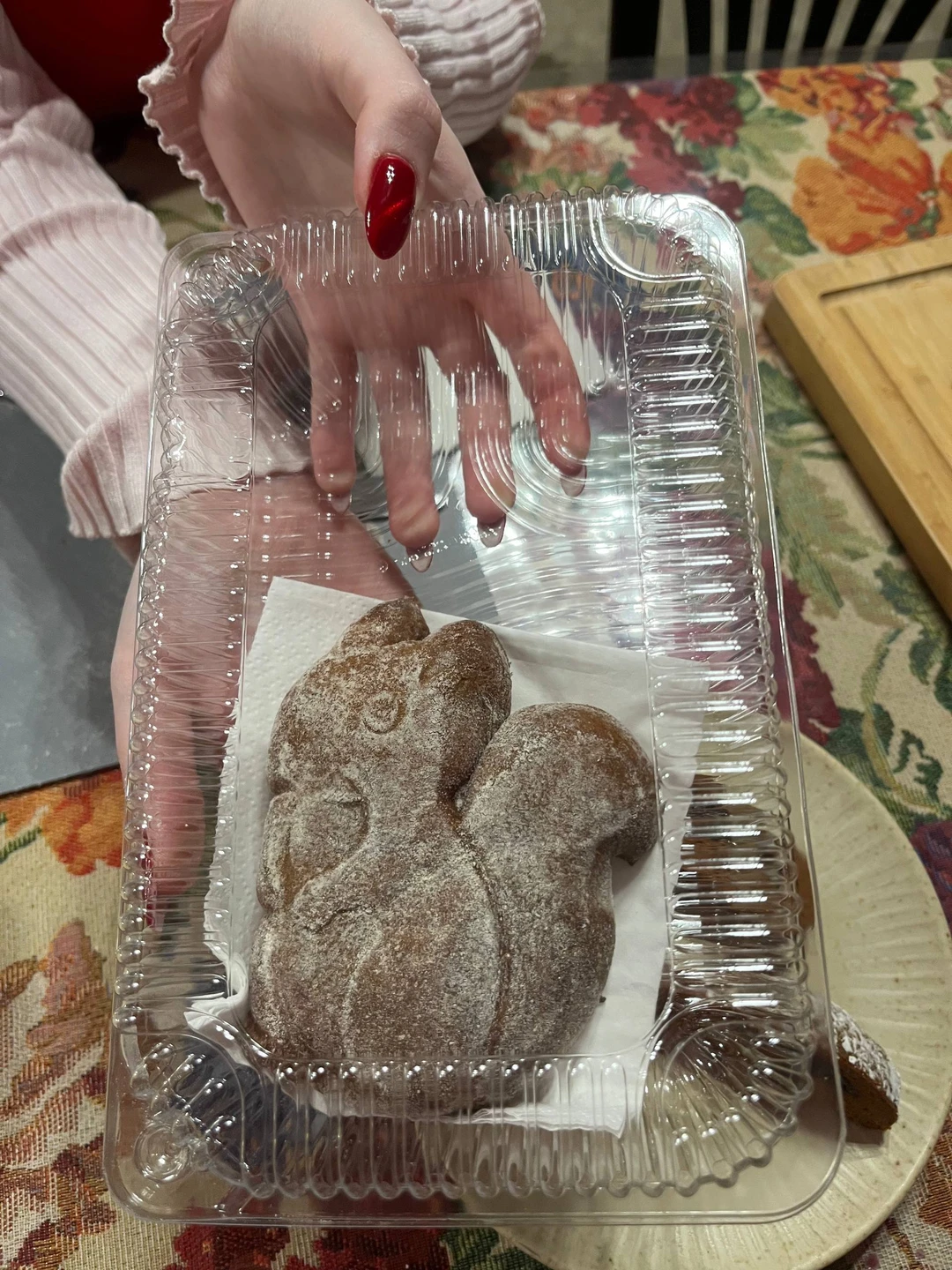 Ходила с молодым человеком на мастер-класс по выпечке и росписи тульских пряников. Нам очень понравилось. Перед