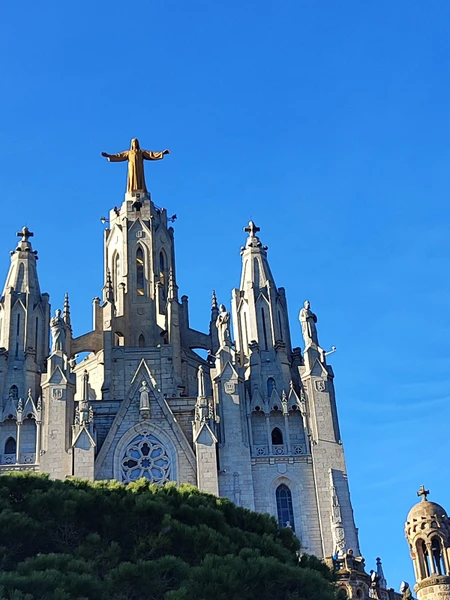 Эмоции зашкаливают, город Барселона очень понравился, он такой разный с богатой культурой и историей, за столь