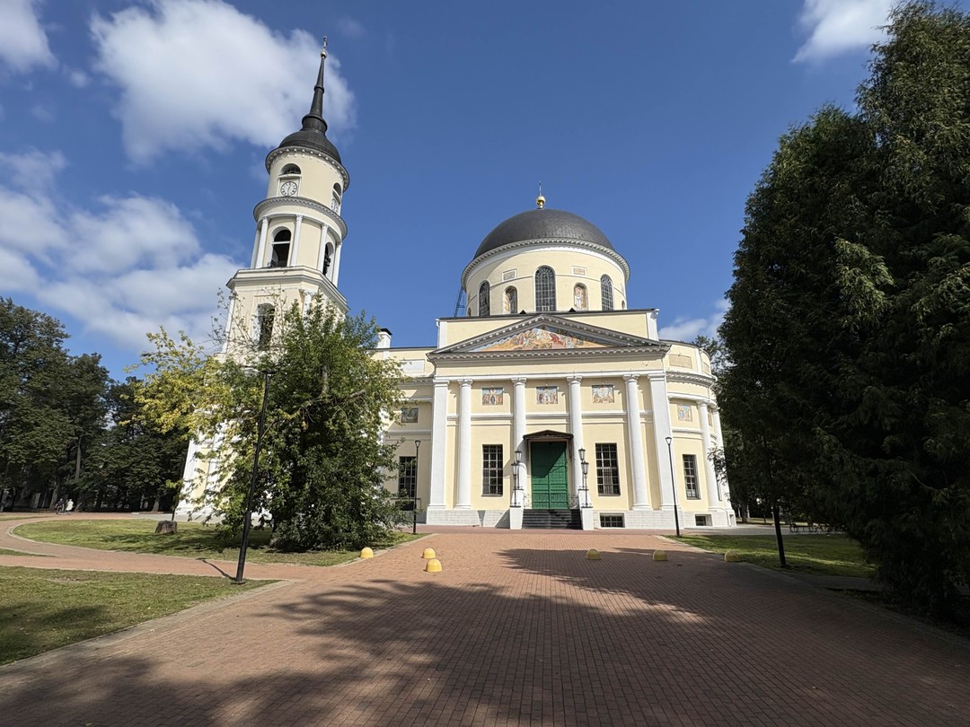 Жизнерадостная и энергичная гид по имени Вера провела очень интересую экскурсию по городу👍👍👍