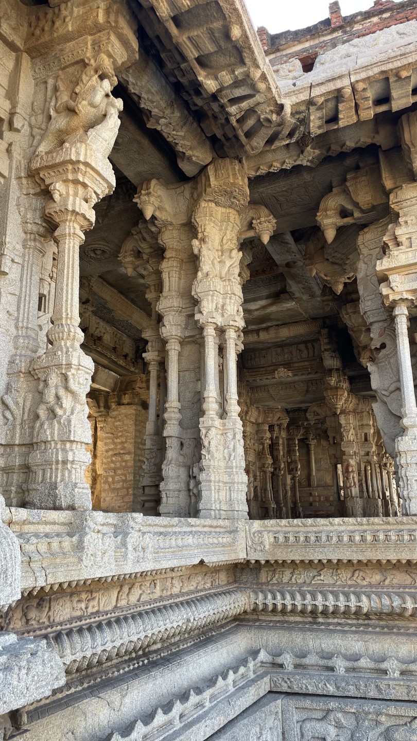 Все понравилось)Водитель который у нас был на белой тойоте очень учтивый и доброжелательный ему прям отдельный