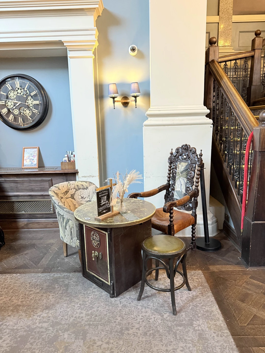 Хотим поделиться впечатлениями о нашей экскурсии по пабам. В первую очередь хочется отметить Влада воспитанный, начитанный