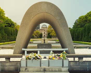 Замок Белой цапли и сады Кокоэн в Химедзи, мемориальный парк в Хиросиме