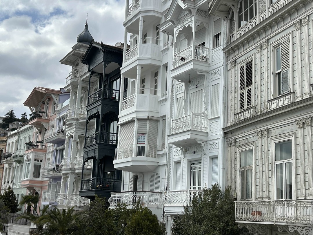 Понравилась экскурсия. Погуляли по очень колоритным и красивым кварталам. Очень приятно слушать Елену - человека с