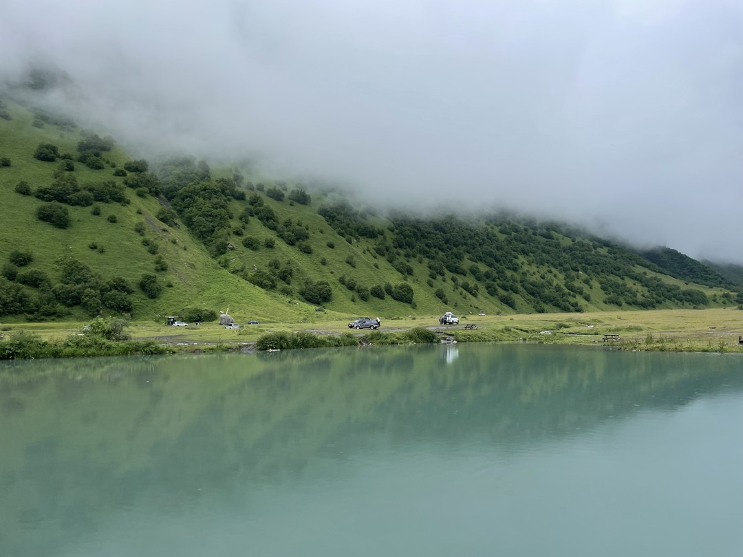 Доброжелательный, приятный водитель, аккуратный стиль вождения