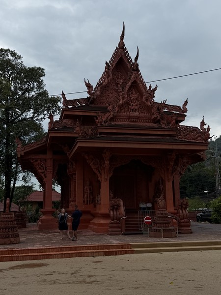 Хотим поблагодарить за потрясающее время провождения! Насыщенная программа,интересные беседы, учли все наши пожелания))) приятный бонус это