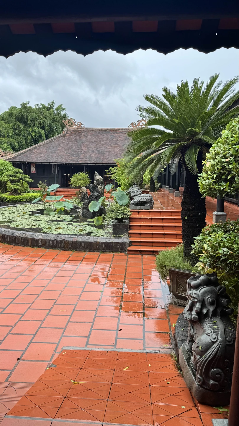 Прекраснейшая экскурсия! Поучительно, весело, все вовремя и без толп туристов! Иван - шикарный гид и рассказчик! Восхищаемся и очень рекомендуем!