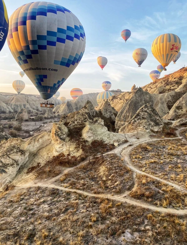 Полёт на воздушном шаре: долины Каппадокии на рассвете
