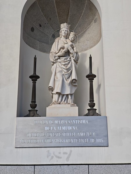 Спасибо Илье за профессиональную работу, увидели городской трафик, знаковые места Мадрида которые невозможно посетить за пару