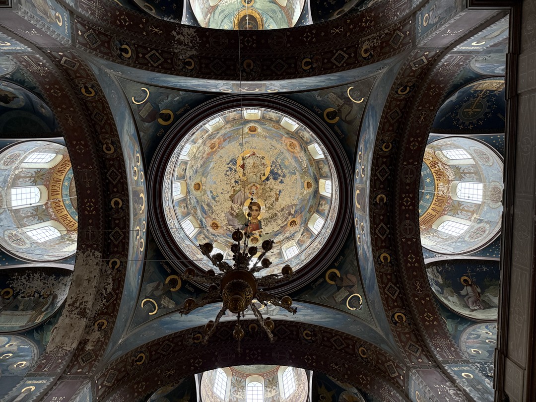 Это просто вау! Ездили в начале января) было холодновато и дождь! но это никак не испортило