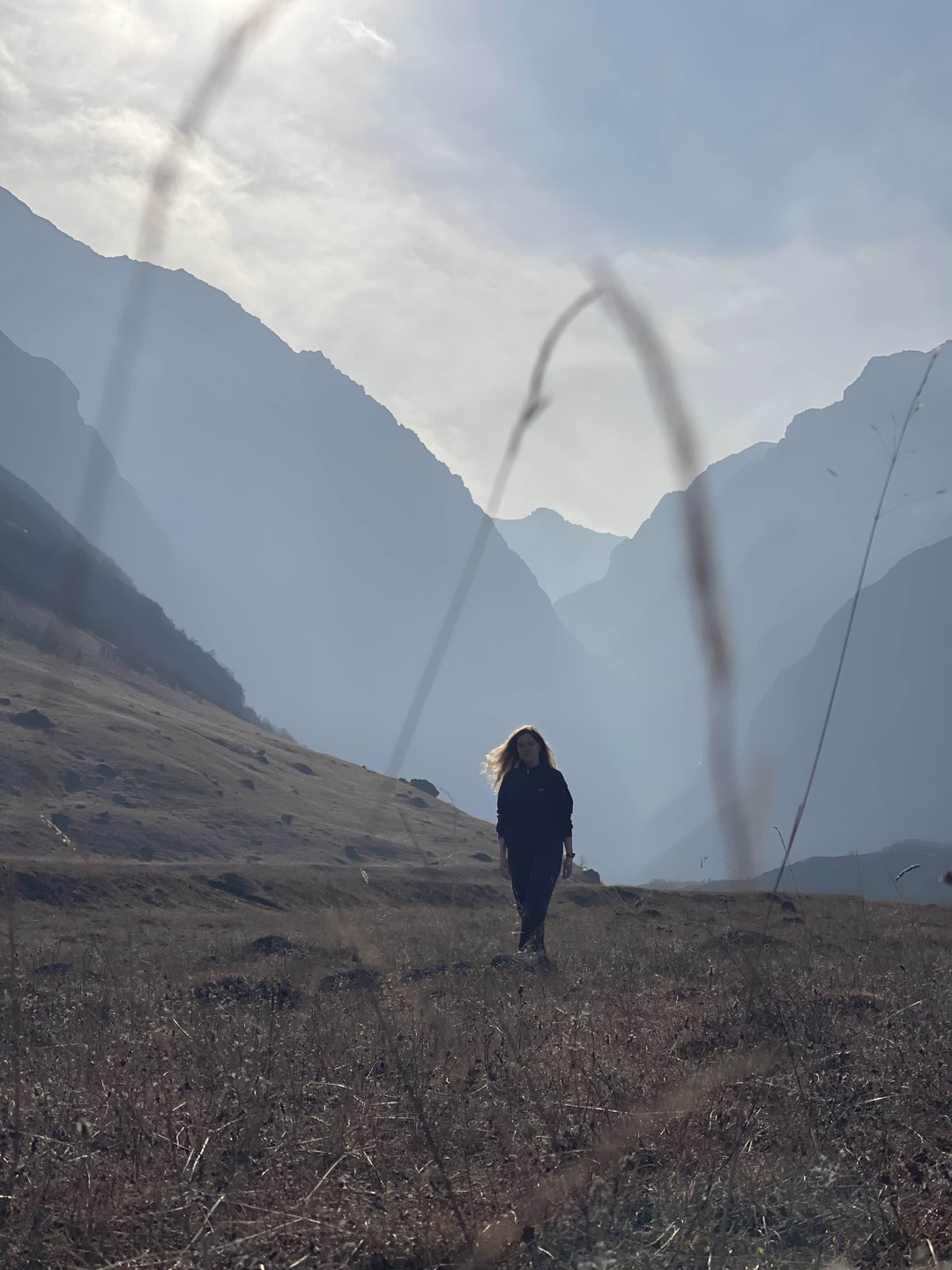 Мы приехали в Осетию в конце ноября, в связи с чем я очень переживала за горные