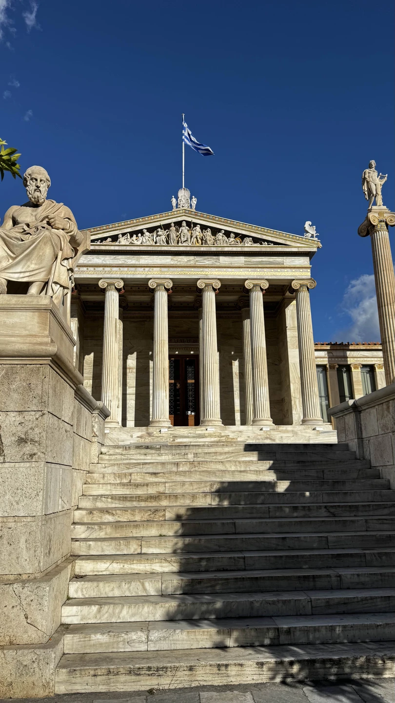 Все было прекрасно. Провели по всем местам в Афинах. После этого уже точечно осталось только -