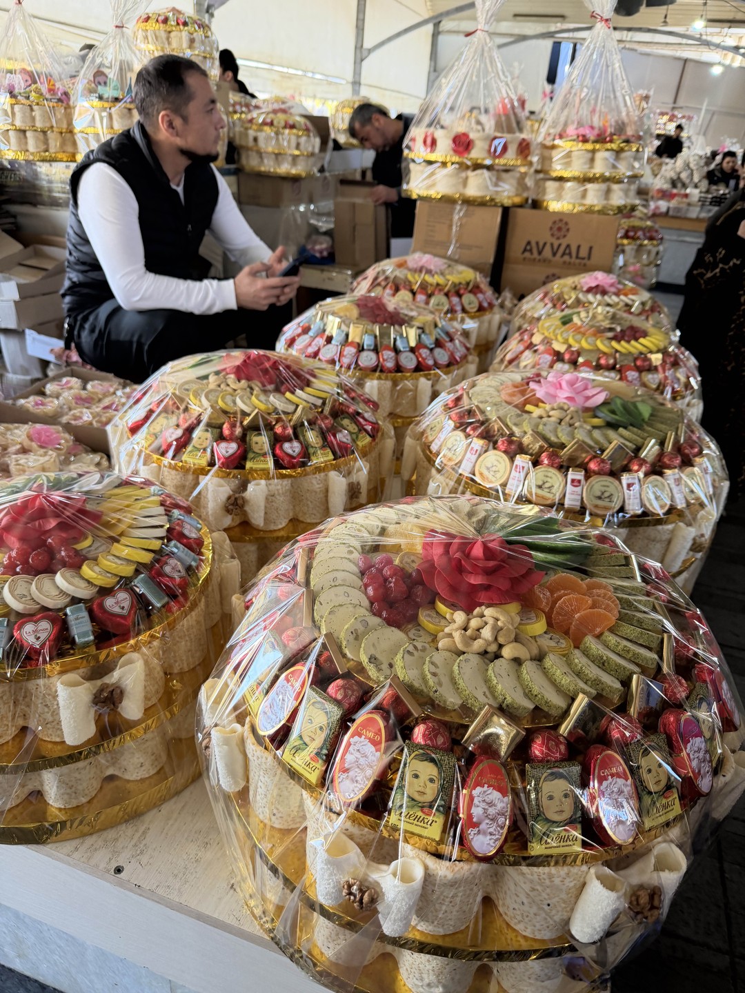 Очень познавательная экскурсия с Бернарой культура и традиции, чтение орнаментов на одежде коврах и в архитектуре